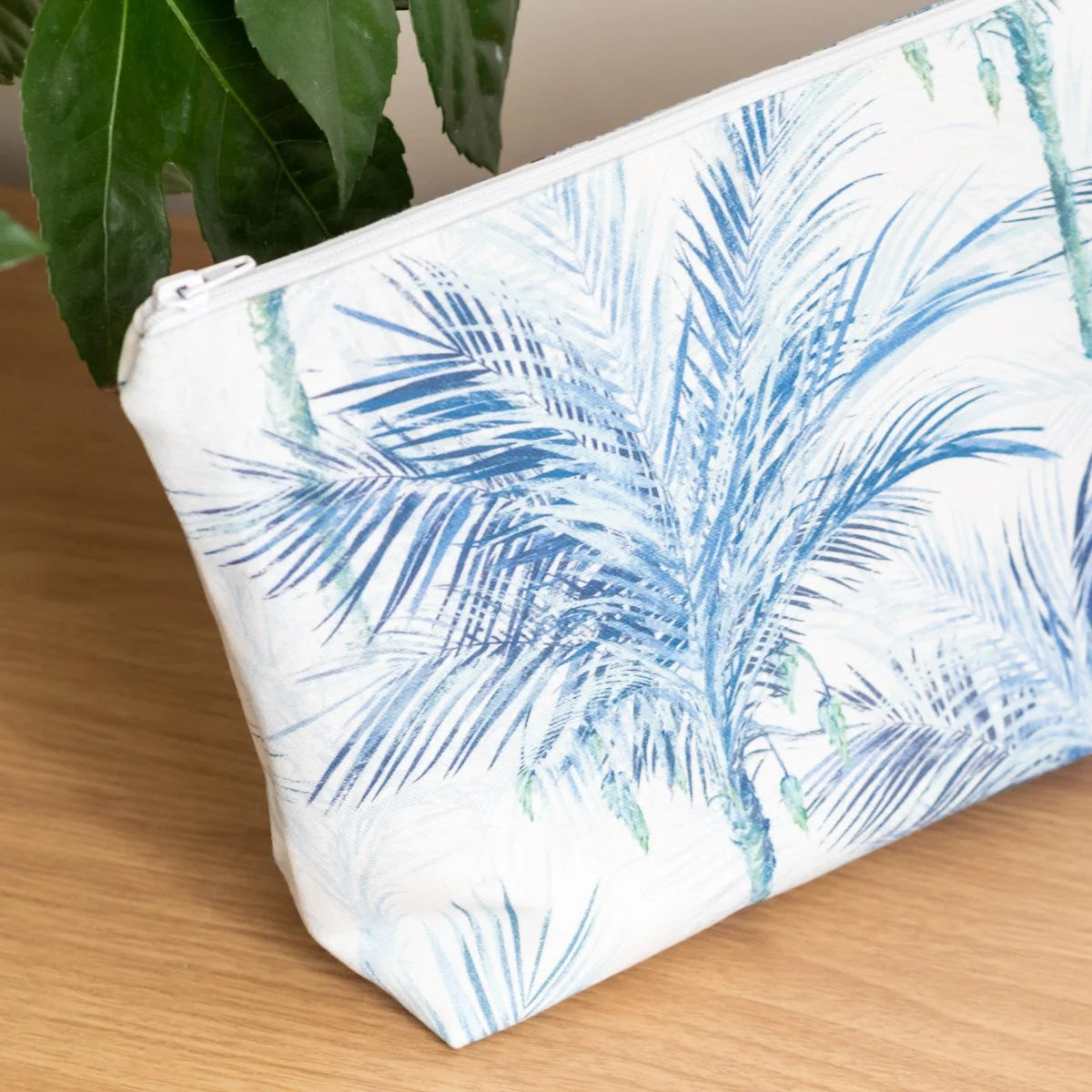 Trousse triangle en tissu Blue Palmes - L'Atelier de July