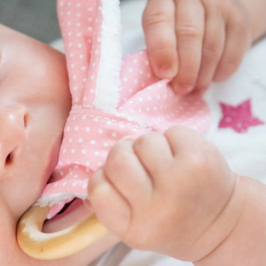 Anneau de dentition Rosy à pois oreille de lapin tissu bio
