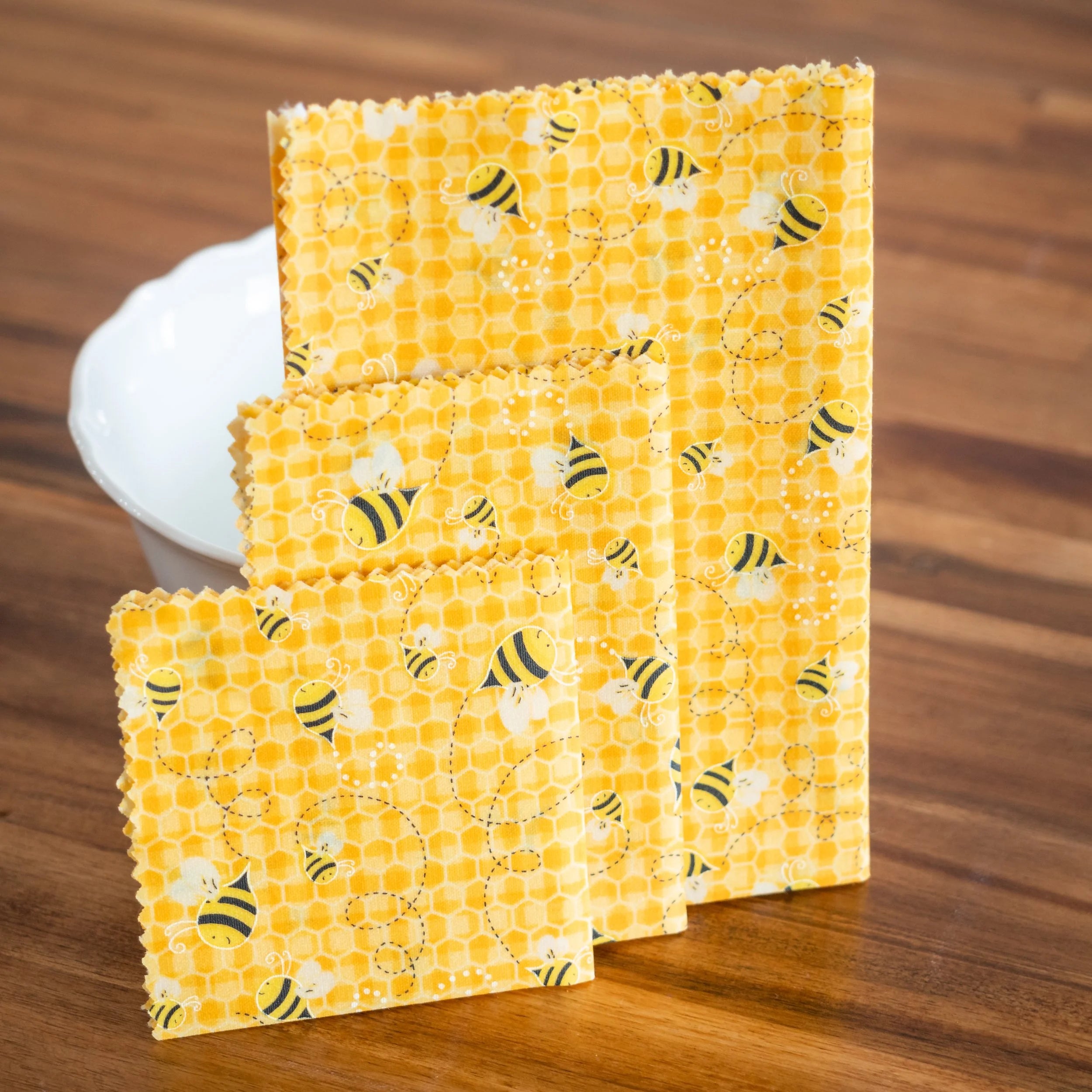 Bee wrap en tissu et cire d’abeille Abeille - Lot de 3 - L'Atelier de July