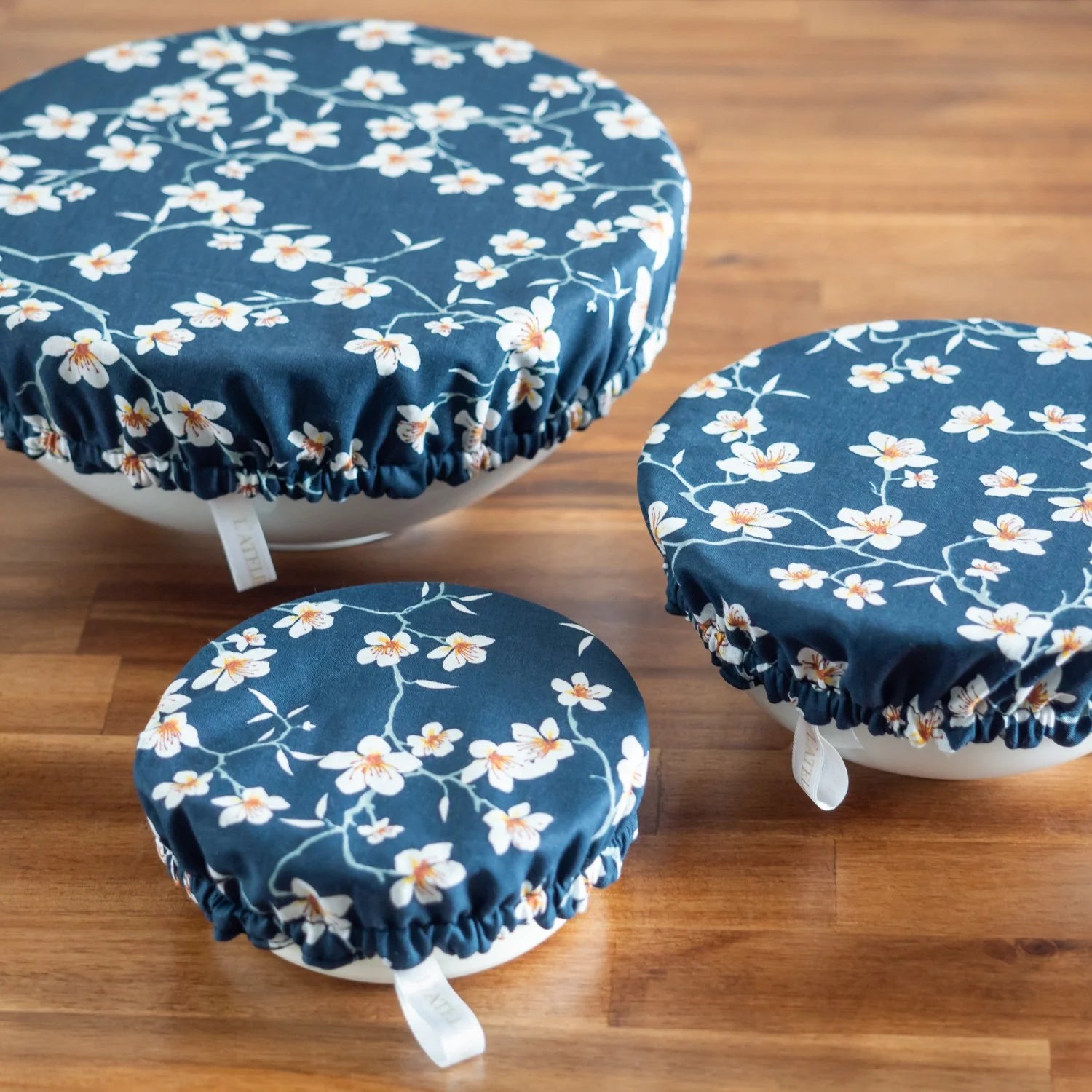 Charlotte couvre-plat alimentaire en tissu Cerisier Bleu - L'Atelier de July