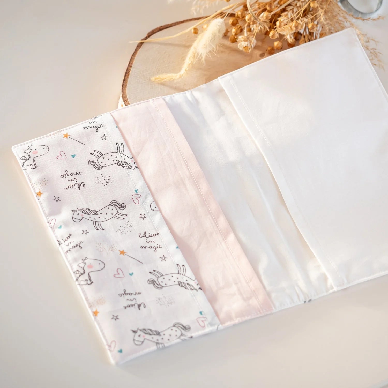 Protège carnet de santé Licornes phosphorescentes - L'Atelier de July