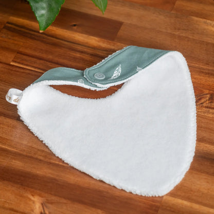 Bavoir bandana en tissu bio Oeko-Tex Plume d'eau - L'Atelier de July