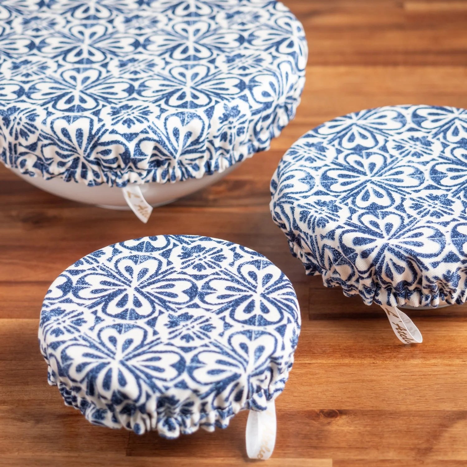 Charlotte couvre-plat en coton lavable Azulejo - L'Atelier de July