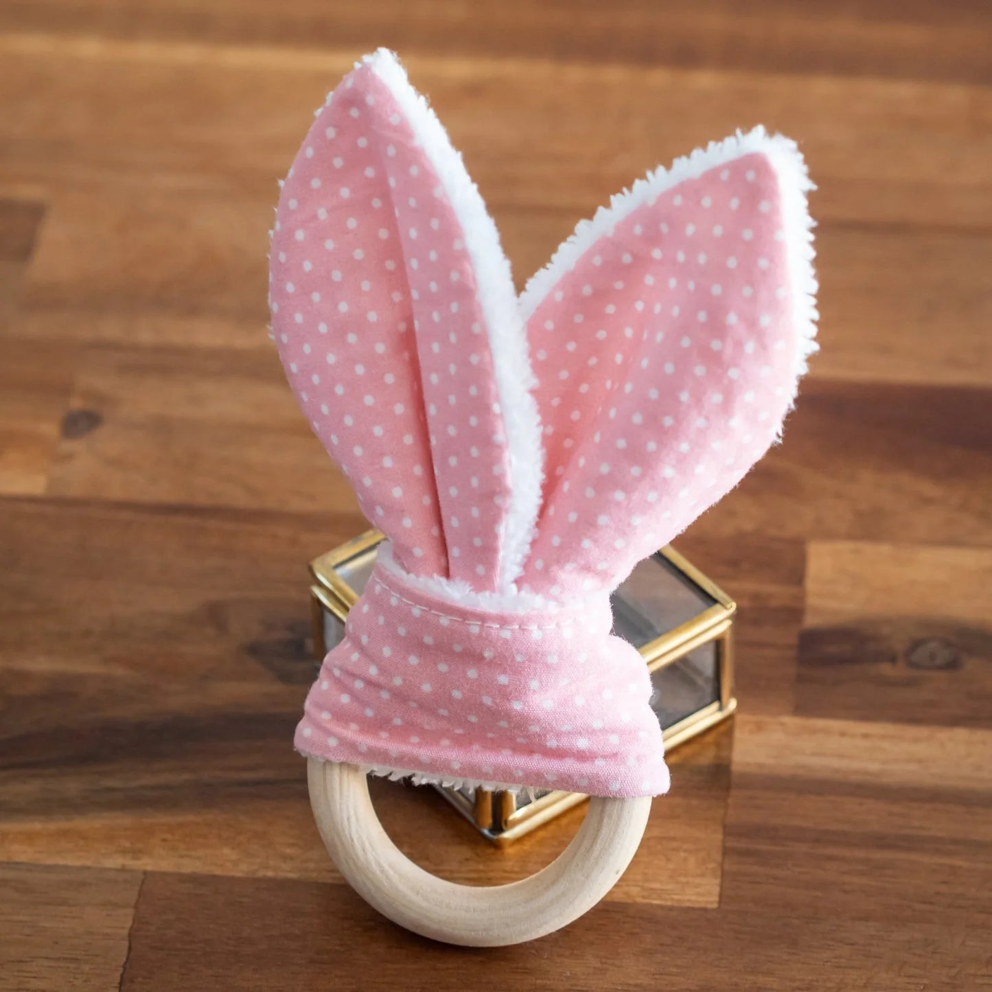 Anneau de dentition Rosy à pois oreille de lapin tissu bio