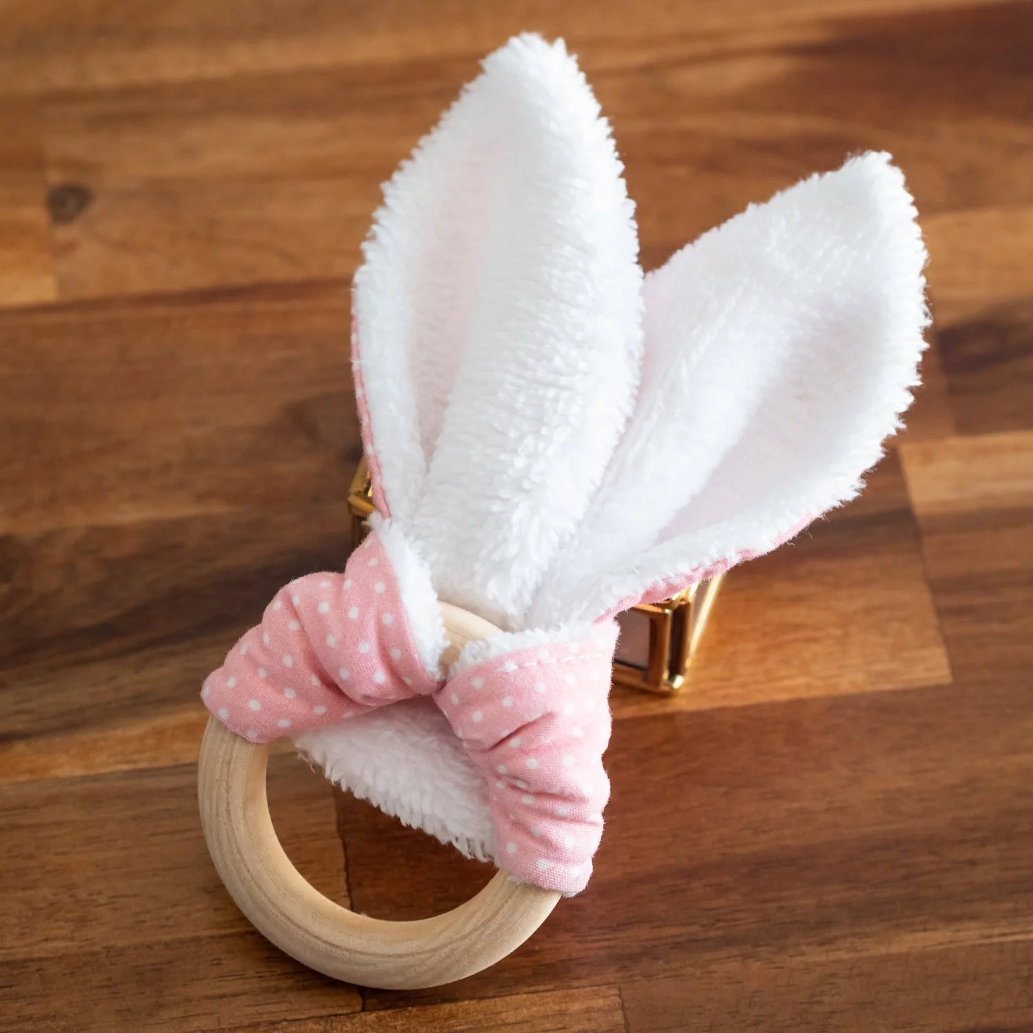 Anneau de dentition Rosy à pois oreille de lapin tissu bio