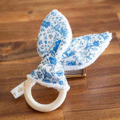 Anneau de dentition Blue Liberty pour bébé en tissu Bio et bois - L'Atelier de July