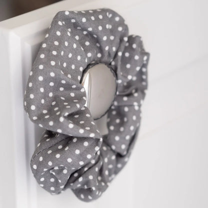 Chouchou en tissu Bio Gris Pois fait main pour femme ou enfant - L'Atelier de July