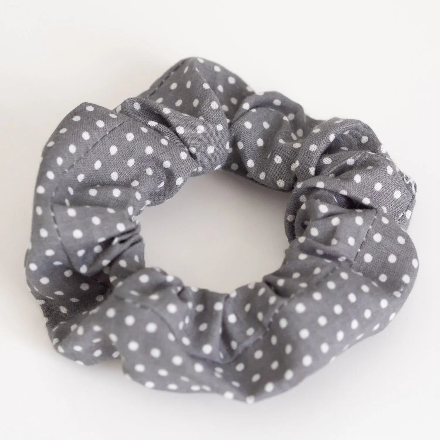 Chouchou en tissu Bio Gris Pois fait main pour femme ou enfant - L'Atelier de July