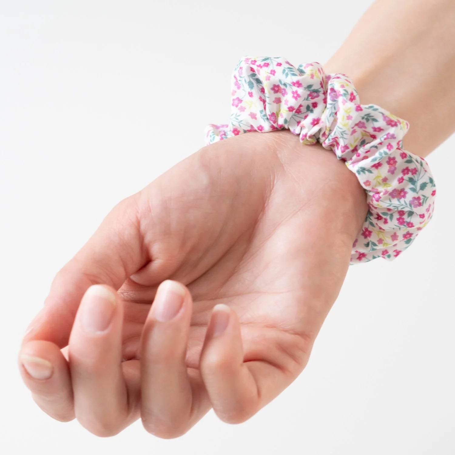 Chouchou en tissu Bio Liberty Printemps fait main pour femme ou enfant - L'Atelier de July