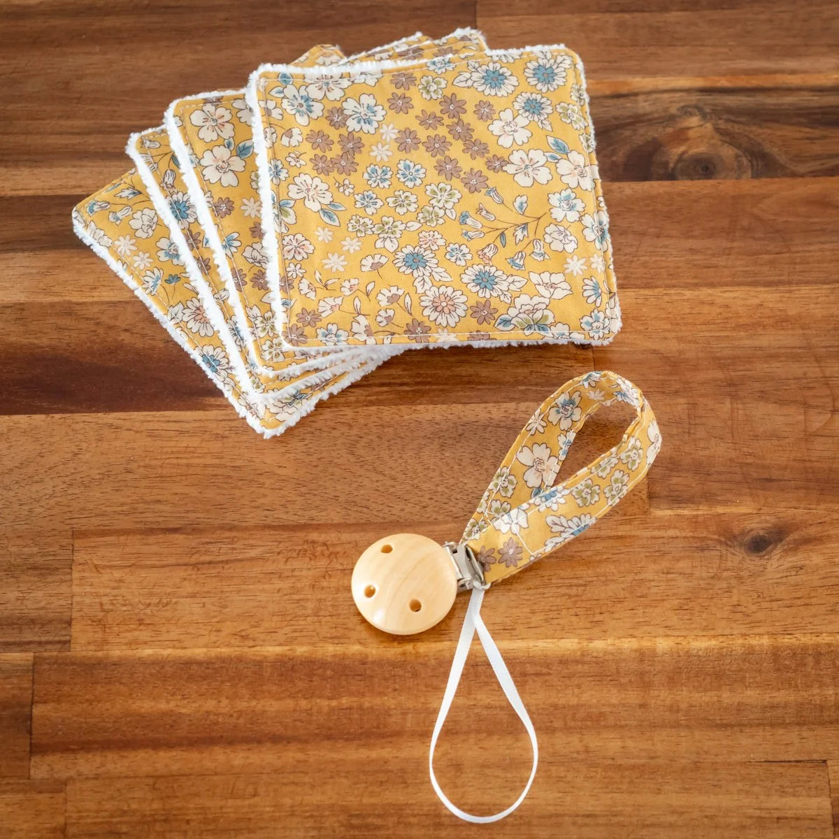 Lot naissance bébé en tissu Liberty Moutarde - L'Atelier de July