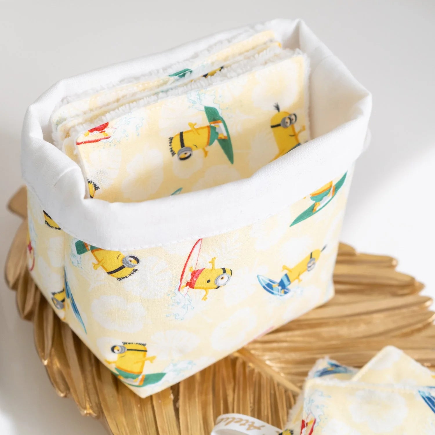 Coton lavable Bio et panier Les Minions Surfeur