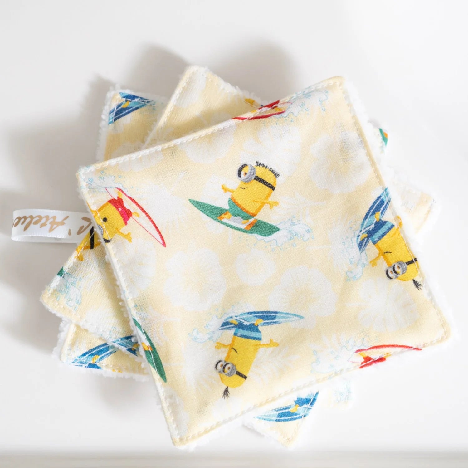 Coton lavable Bio et panier Les Minions Surfeur