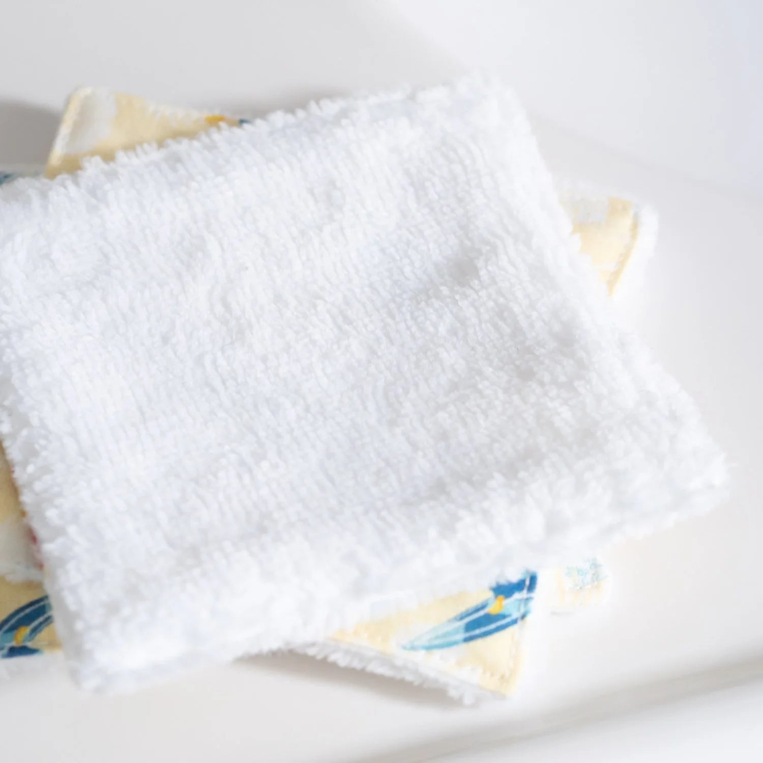 Coton lavable Bio et panier Les Minions Surfeur