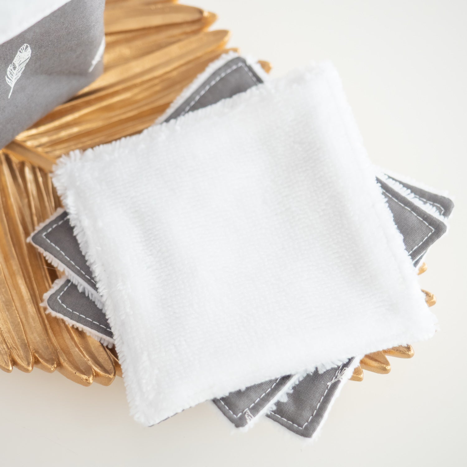 Coton lavable réutilisable en tissu et panier Plume - L'Atelier de July