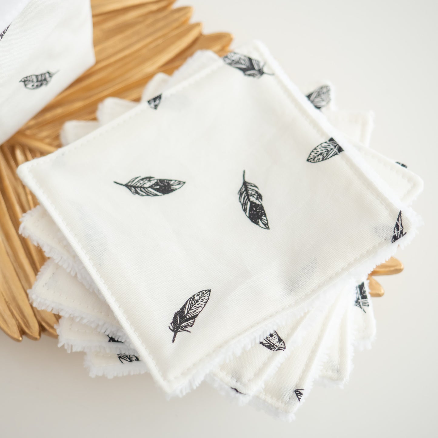 Coton lavable réutilisable en tissu et panier Plume noire - L'Atelier de July