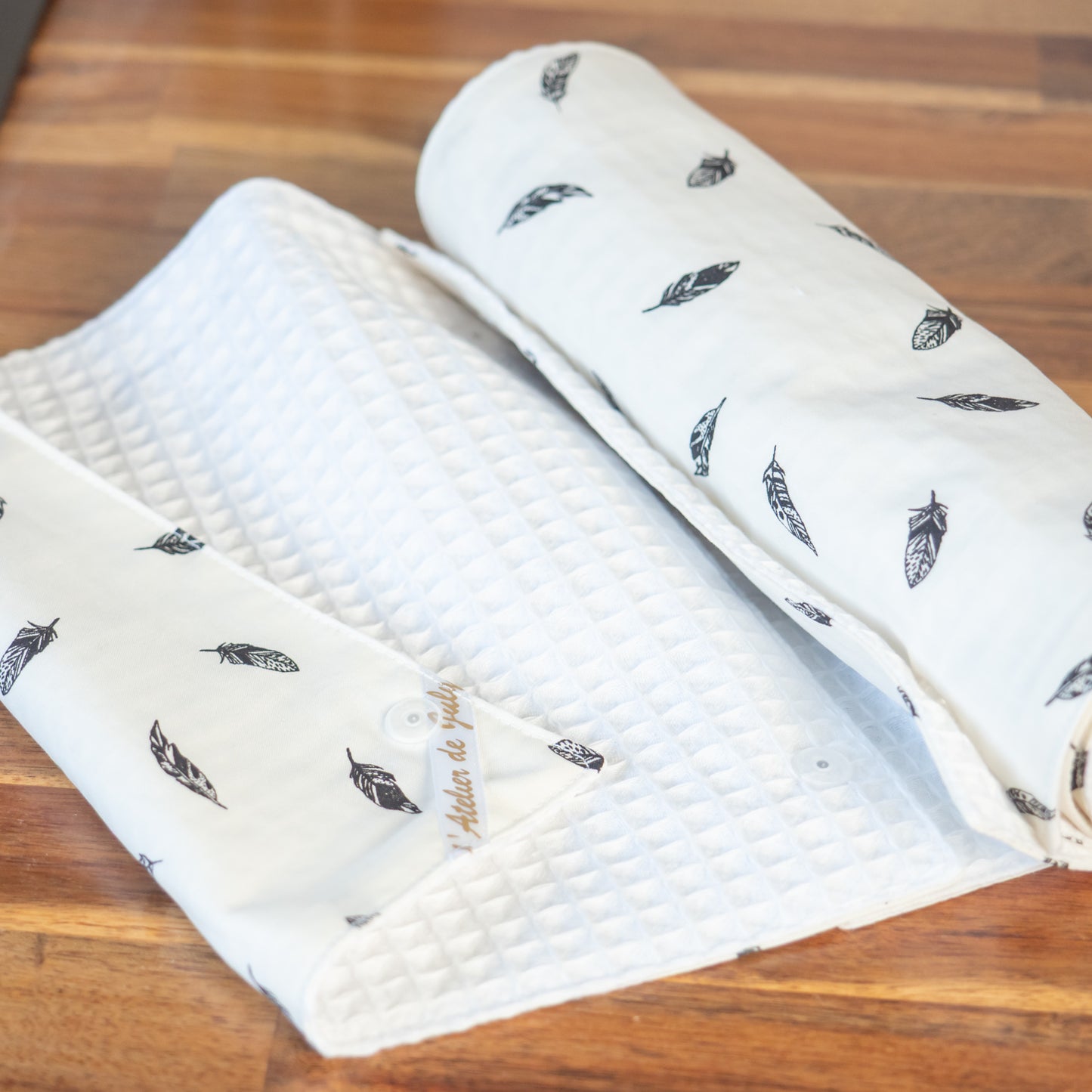 Essuie-tout lavable réutilisable en tissu et nid d’abeille Plume noire - L'Atelier de July