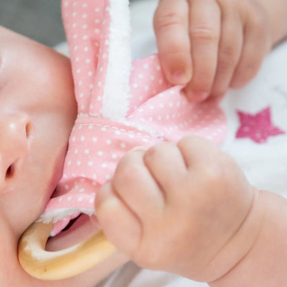 Anneau de dentition Rosy à pois oreille de lapin tissu bio