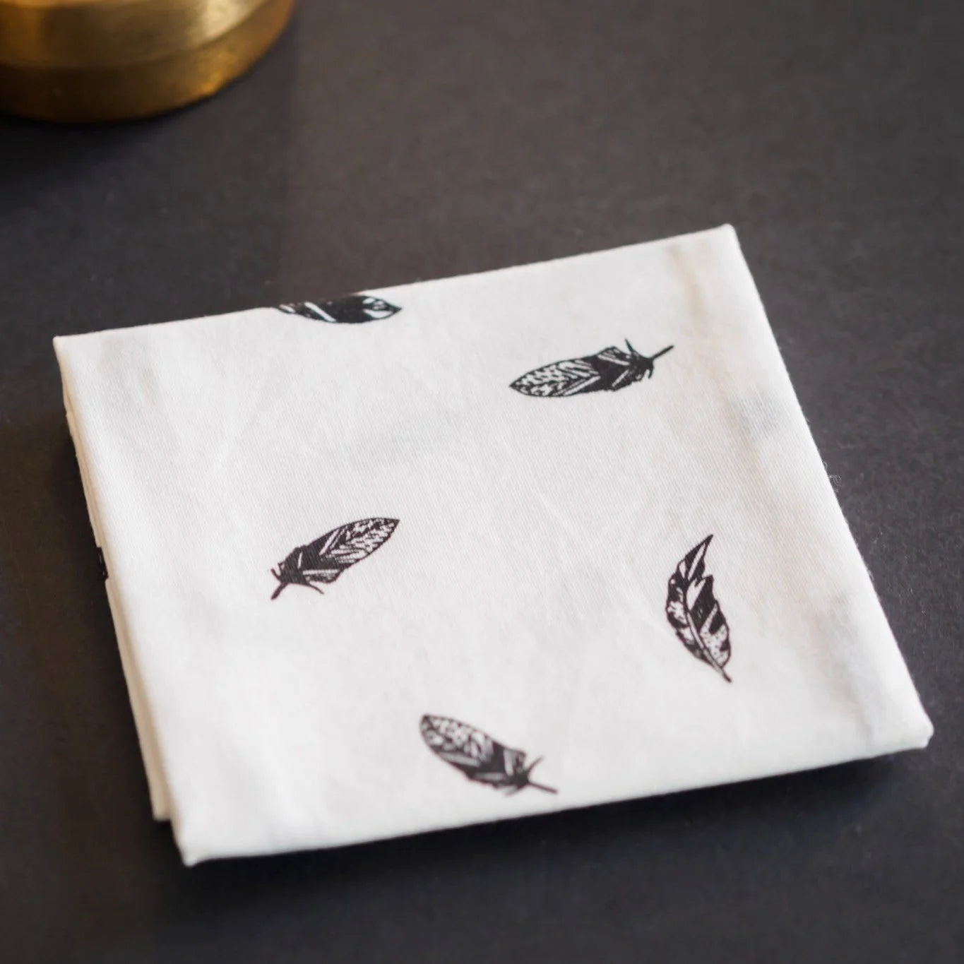 Grand mouchoir coton BIO « Plume Noire » lavable et réutilisable personnalisable